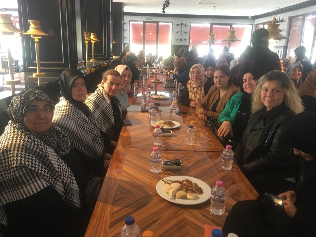 akkadinbilecik's tweet photo. Bilecik İHH derneğimizin düzenlediği Firuzan Hanım'ın katıldığı Filistin konulu söyleşiye Başkanımız @HasitMutlu Yönetim Kurulu Üyelerimizle katılım sağladık.
Bu güzel programı düzenleyen derneğimizin emeğinize yüreğinize sağlık teşekkür ederiz. https://t.co/wQ65f7L6i8