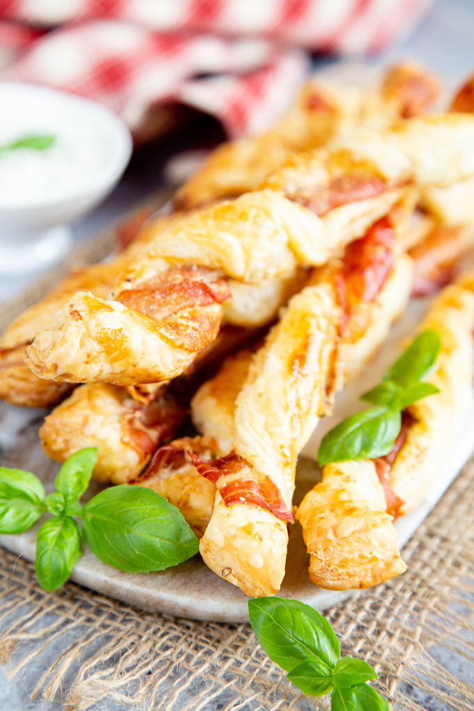 FussFreeHelen's tweet image. Easy ham and cheese straws - effortless impressive!  fussfreeflavours.com/recipe-parma-h… #recipe #parmaham #cheesestraw