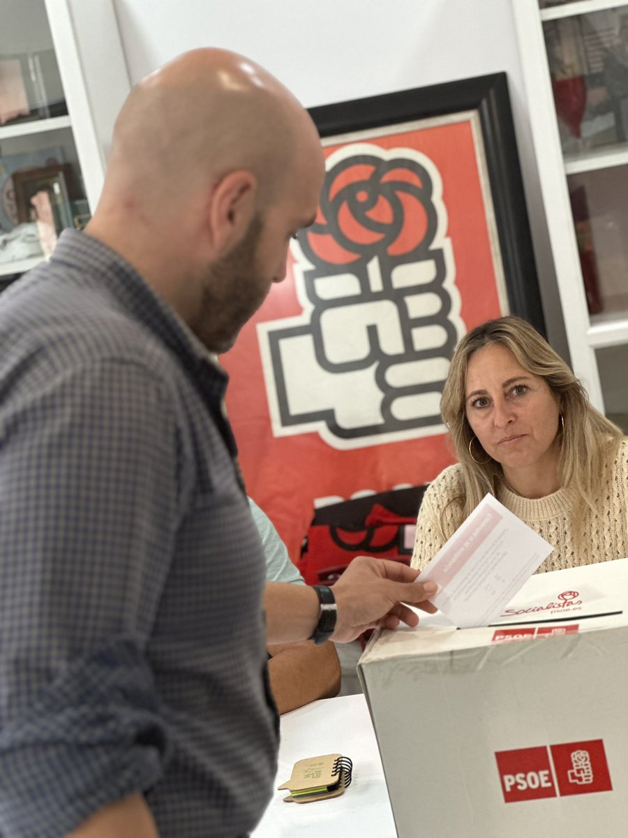 PSOETOMARES's tweet photo. Consulta a la militancia socialista. En #Tomares décimos mayoritariamente 

SÍ a los grandes retos que tiene España
SÍ a avanzar reconociendo un país plural 
Sí al diálogo y al acuerdo 

#SiempreAdelante🌹 https://t.co/0d4obof9jJ