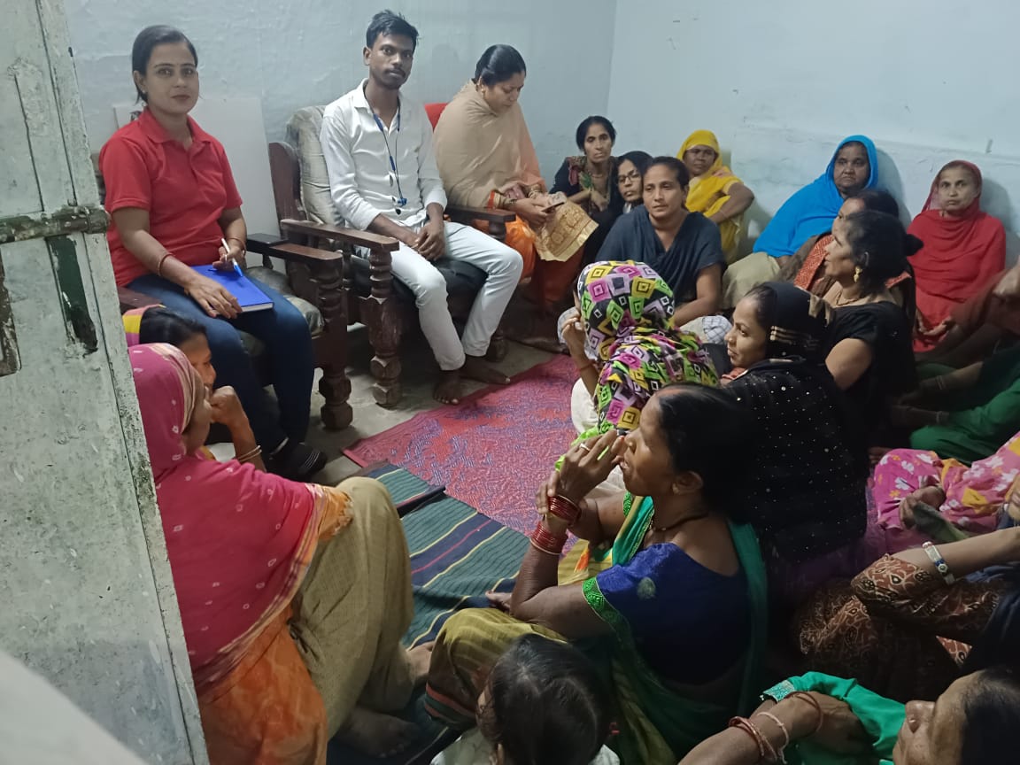 SanjayKumarCyss's tweet photo. @AamAadmiParty के रायपुर पश्चिम विधानसभा से प्रत्याशी @NandanKumarAAP जी के साथ आधी आबादी महिला शक्तियों के साथ मीटिंग कर के श्री अरविंद केजरीवाल जी के दिल्ली में किए गए जनकल्याणकारी कार्यों के बारे में बताया और "आप" के प्रत्याशी को वोट देने की अपील किया।

@ArvindKejriwal https://t.co/N9eQu9PBSw