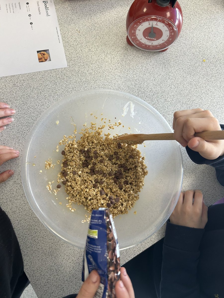 MrsParaskevaSPS's tweet photo. Weighing, measuring and mixing are definitely one of the children’s favourite things to do. The smell of chocolate chip flapjacks smelt divine! @SummerswoodPS @SpsWheatcroft @MJonessps https://t.co/0yQdMQNiUS