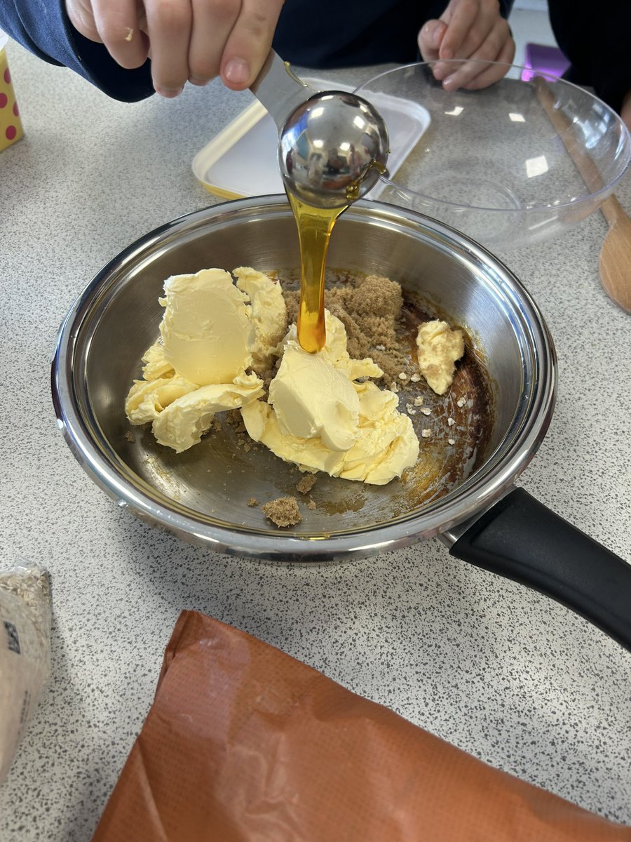 MrsParaskevaSPS's tweet photo. Weighing, measuring and mixing are definitely one of the children’s favourite things to do. The smell of chocolate chip flapjacks smelt divine! @SummerswoodPS @SpsWheatcroft @MJonessps https://t.co/0yQdMQNiUS