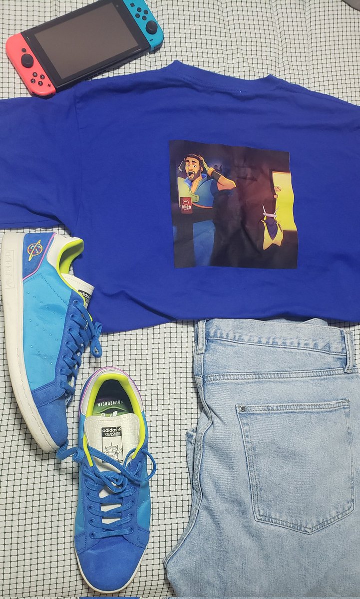ConorMcDiego's tweet photo. El ofni de hoy con las de Toy Story y la merch exclusiva de @LaHoraRancia
Porque hoy gana la #Choconeta #RNCOSquadPro #Racianeta de mi gallo @chocodr1lo https://t.co/2tMU9iftiy