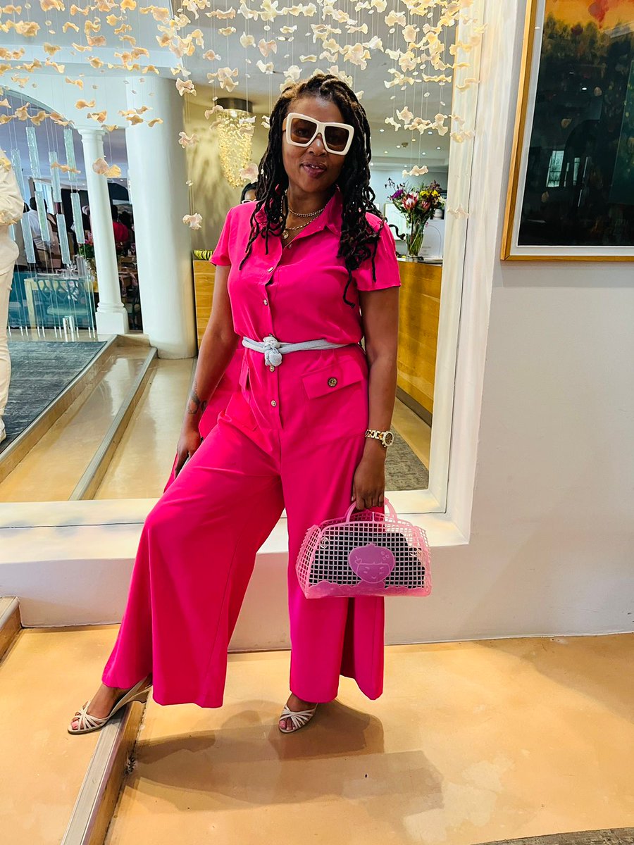 Catch my set today and every Saturday at 21h50 on Tru FM. Sure to be pleased! 🕺 

Tomorrow I'll also be on the Sunday Cruise show from 3pm to 5pm  talking all things food and  restaurant: Al Dente Osteria. 👌 

#MilliBala #TheQueenOfDeep #TheDJCoach #TheDjChef