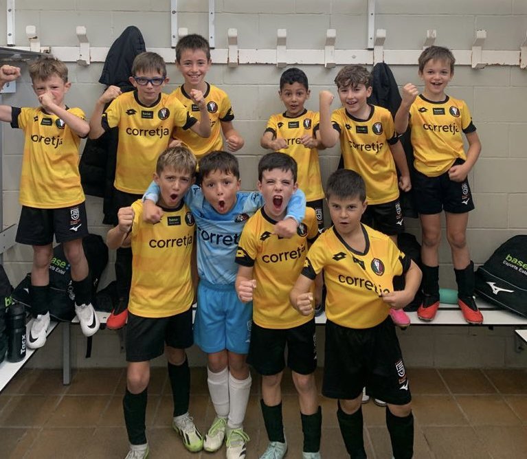 VicRiuprimer's tweet photo. 𝗥𝗘𝗦𝗨𝗟𝗧𝗔𝗧𝗦 | Futbol Base

Benjamí S9 “A”

🏆 Preferent Benjamí Grup 1 Partit Jornada 8

@CFUCanrullRT “A” 2 - 3 Vic Riuprimer Refo “A”

⚽️ Pol Suades
⚽️ Bruc
⚽️ Marius

#SomhiVicRiuprimerREFO 🔴⚫️ #JuntsUnEquip #VicActivat #Osona https://t.co/yRawdFzLek
