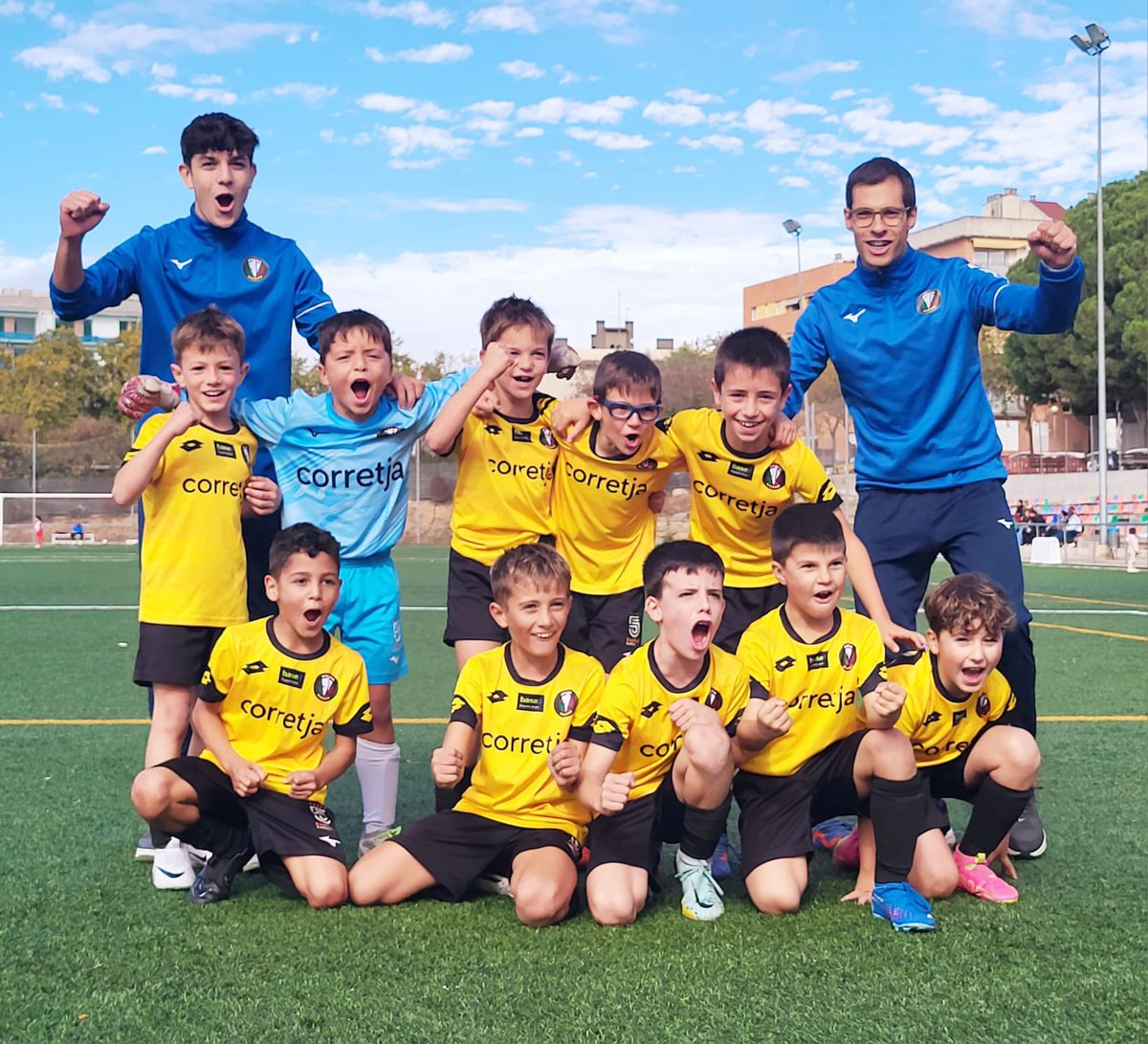 VicRiuprimer's tweet photo. 𝗥𝗘𝗦𝗨𝗟𝗧𝗔𝗧𝗦 | Futbol Base

Benjamí S9 “A”

🏆 Preferent Benjamí Grup 1 Partit Jornada 8

@CFUCanrullRT “A” 2 - 3 Vic Riuprimer Refo “A”

⚽️ Pol Suades
⚽️ Bruc
⚽️ Marius

#SomhiVicRiuprimerREFO 🔴⚫️ #JuntsUnEquip #VicActivat #Osona https://t.co/yRawdFzLek