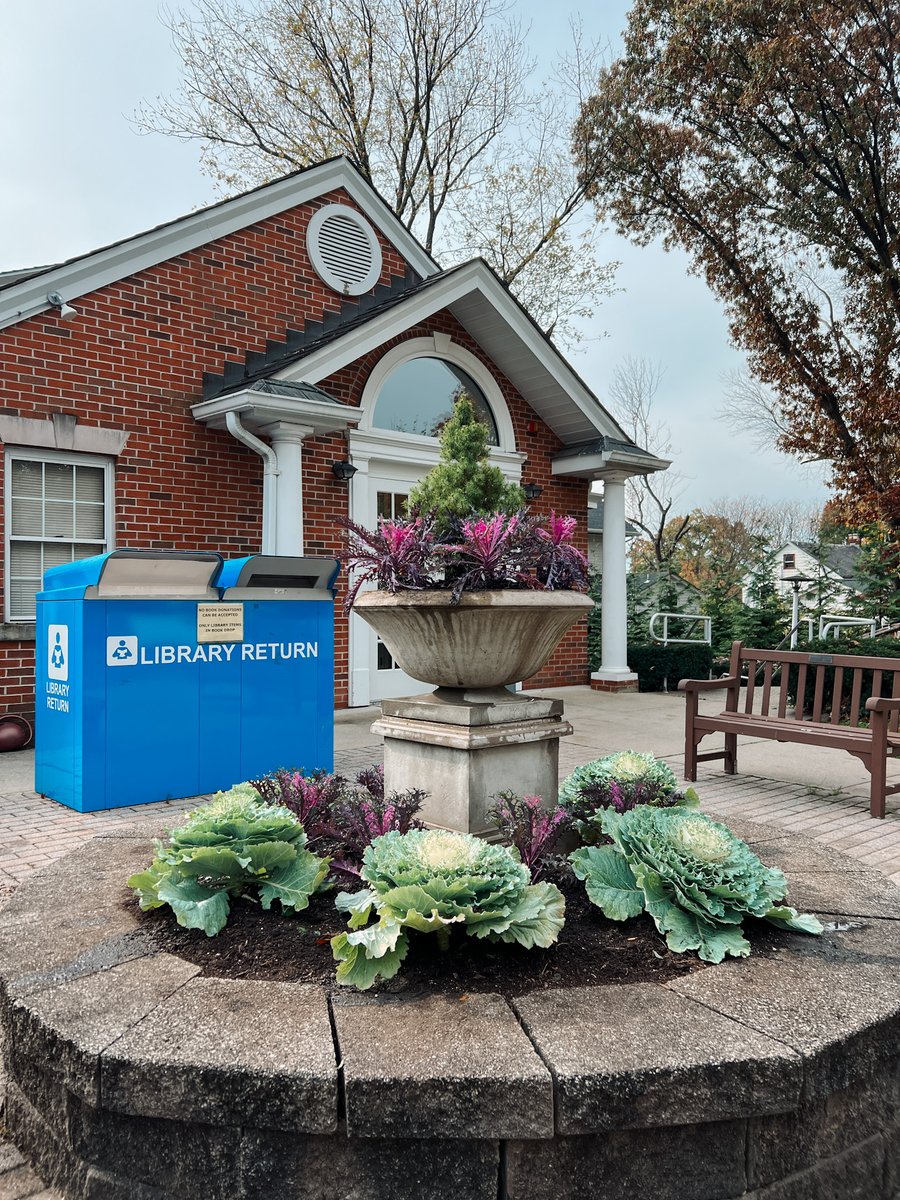 GlenRockLibrary's tweet photo. We love the Glen Rock Garden Club! Today, members of the club were at the library for an annual fall cleanup, and they installed beautiful winter plantings. We are so grateful for all they do for our library all year long: https://t.co/izK8UIW8jC. #glenrocklibrary #glenrocknj https://t.co/FsZRtakDC2