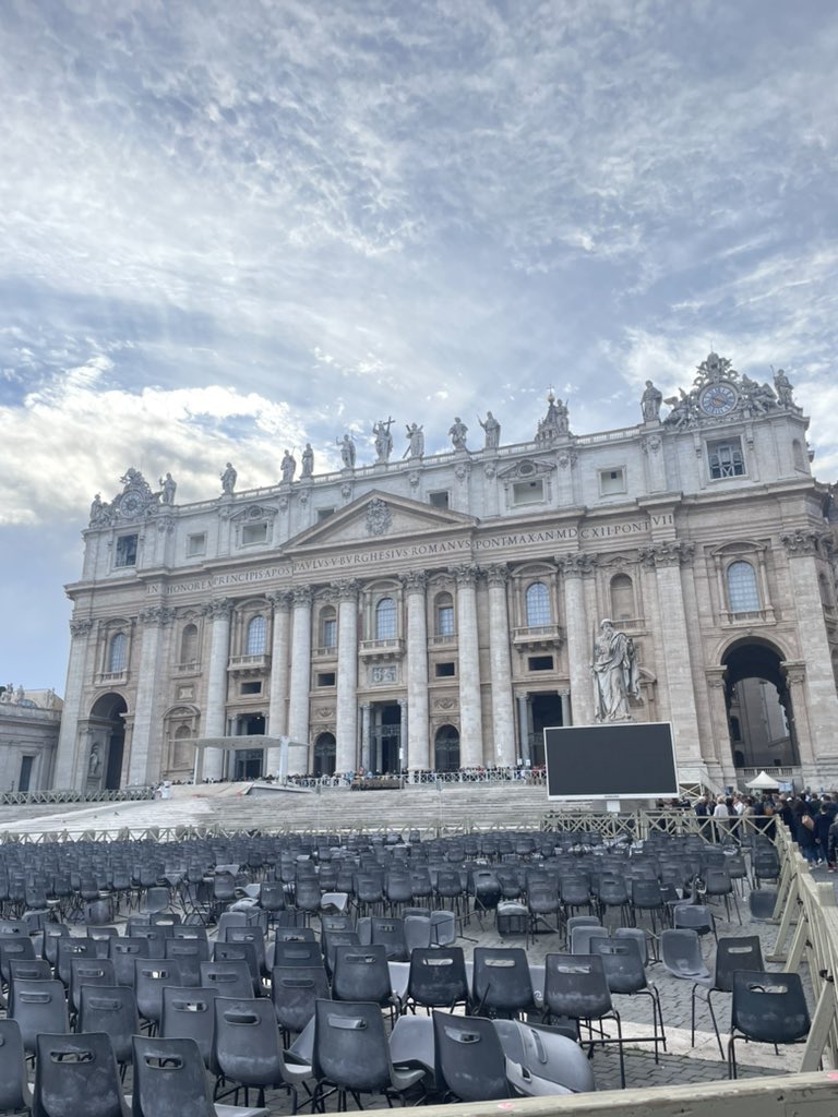 xPinGlobal's tweet image. Been in awe of the art and architecture in Italy so far in Milan, Firenze and Rome, but I think Vatican City took the W today. Also country #75 for me! 🇻🇦