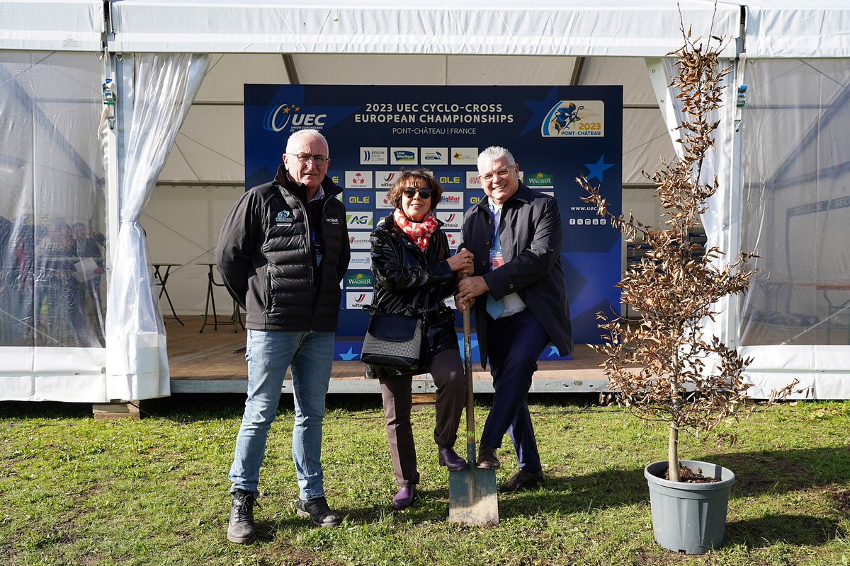 UEC_cycling's tweet photo. ๐ณ UEC Forest continues to grow.
In Pont-Chรขteau ๐ซ๐ท we planted tree number 40for #EuroCross23
๐บ๏ธ #UECForest map and info > https://t.co/QmzaWHtqsA https://t.co/ECPAJoZ1oA