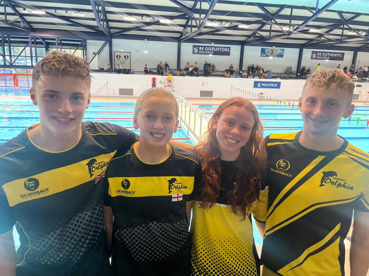 Good luck to our Saturday evening finalists! 👏🏻💛🖤 
Jess Smith - 200m Freestyle B Final
Lucas Carter - 100m Breaststroke B Final,
Fred Carter - 100m Breaststroke A Final
Sophie King - 100m IM B Final
Fred Carter - 200m Breaststroke A Final! 👏🏻🤩