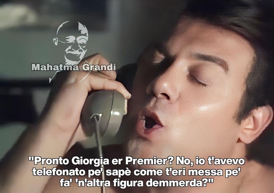 #ScherzoMeloni #scherzi_telefonici #GiorgiaMeloni <a href="/verdoniani/">Commenti Verdoniani</a> #4novembre #mahatmagrandi