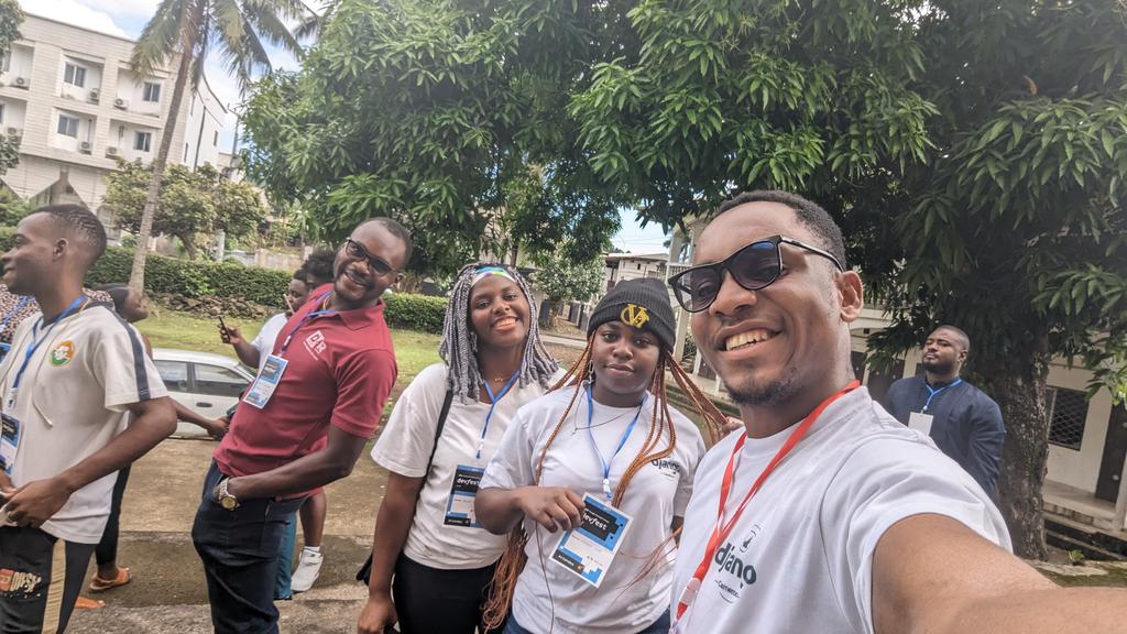 yokwejuste's tweet photo. Spotted Martins @3ch310n and @SalomeTambe @ #DevfestLimbe by @gdglimbe. https://t.co/3uMoHVEomE