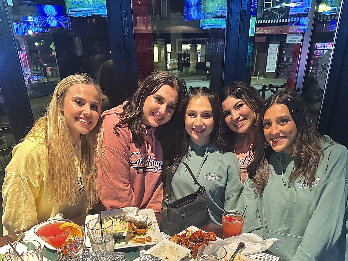 We came in for late night goodies, but left with matching Cask hoodies. 💕
.
.
.
Come check out our retail items next time you’re in!! 👚🧢🎁