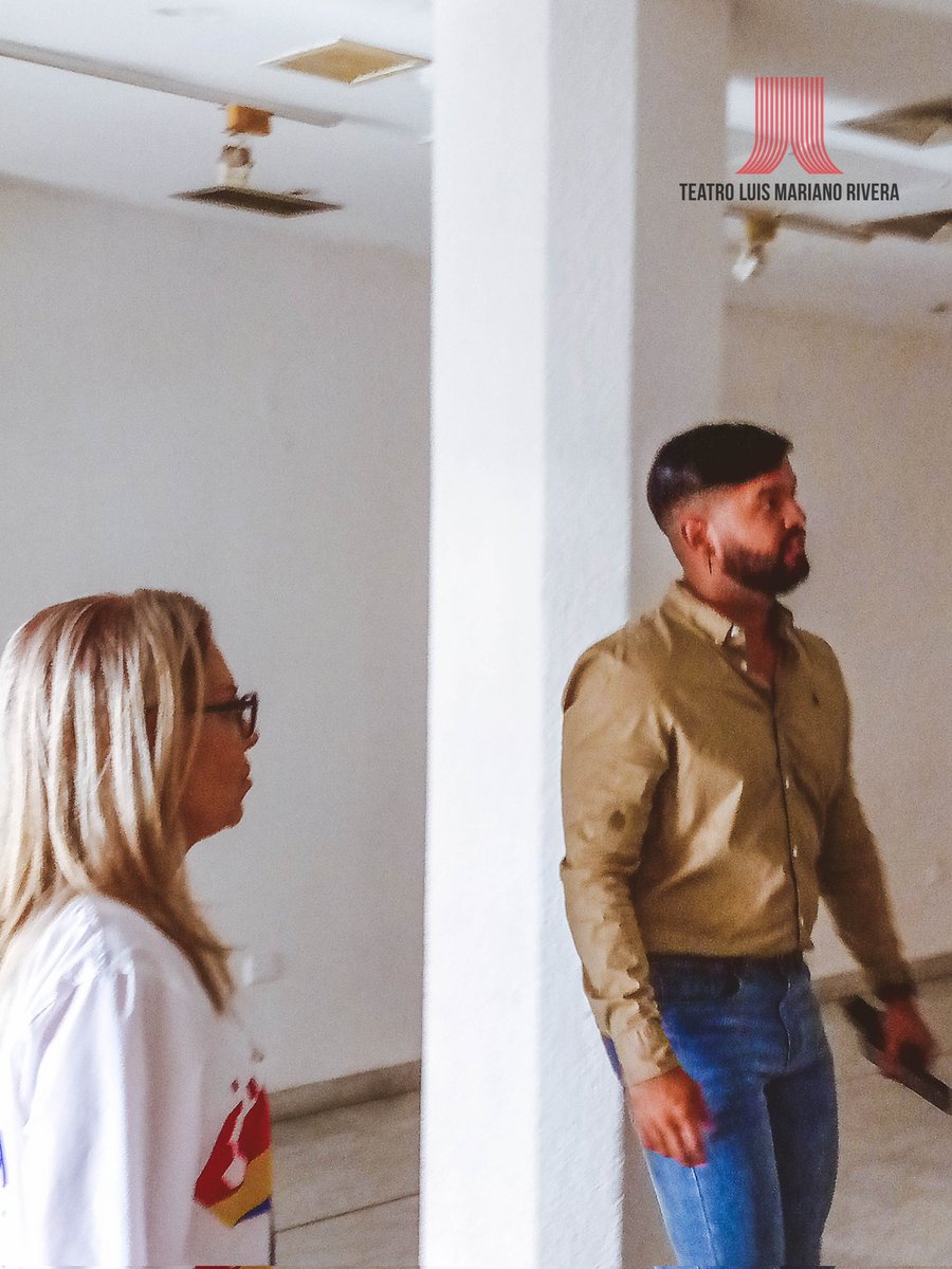 TeatroLMRSucre's tweet photo. La 1era Combatiente @depintoaracelis, la Vicepdta. @FUNDASALUDSUCR1 Gabriela Rodríguez y el Pdte. de @TeatroLMRSucre @AnilpestanoVe realizaron recorrido en el Teatro a fin de garantizar espacios dignos al pueblo de Sucre ¡Trabajando por la cultura y bienestar de nuestra Patria! https://t.co/v3wQwZwlyn