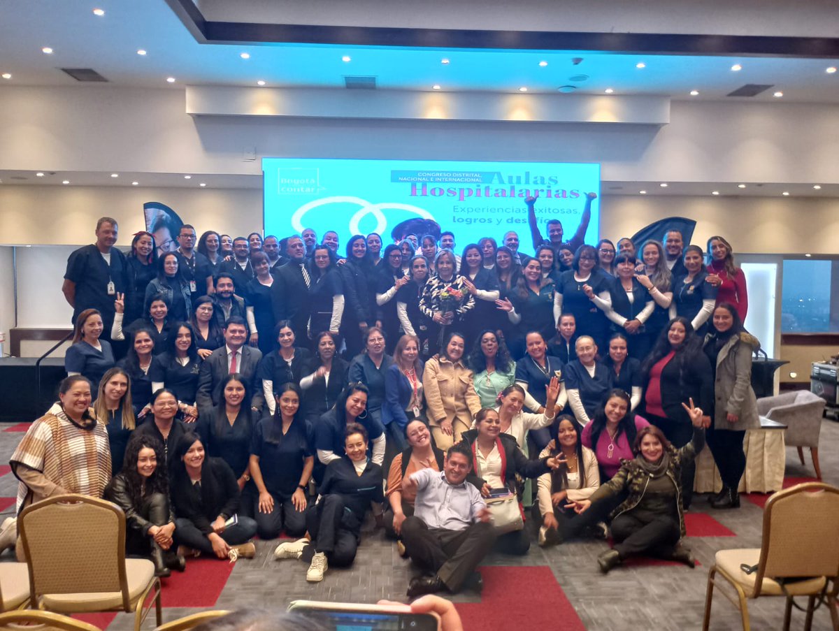 Prof_OYanez's tweet photo. Cierre del Congreso sobre Aulas Hospitalarias en Bogotá. Médicos y docentes que trabajan por la inclusión educativa, sin importar el origen ni la bifurcación de caminos al egresar del aula. Derecho a la educación. https://t.co/E6ryrmz43J