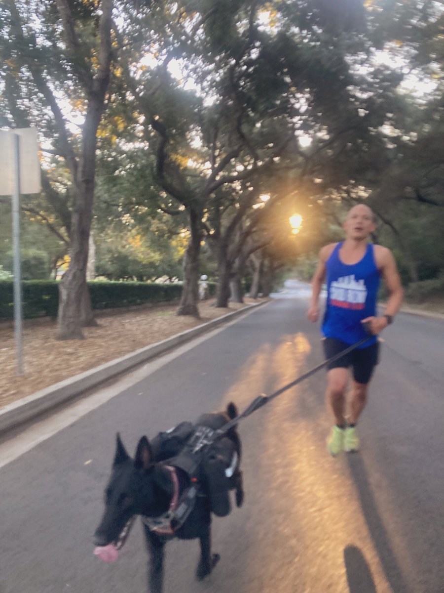 Skidrowrunclub's tweet photo. The best way to start the weekend is with a long run with friends. We did 10 miles in the hills of Pasadena amidst the golden sunshine and fresh air. We’re back in DTLA on Monday! DM to join us. #skidrowrunningclub #running https://t.co/i6DyRT4Vjl