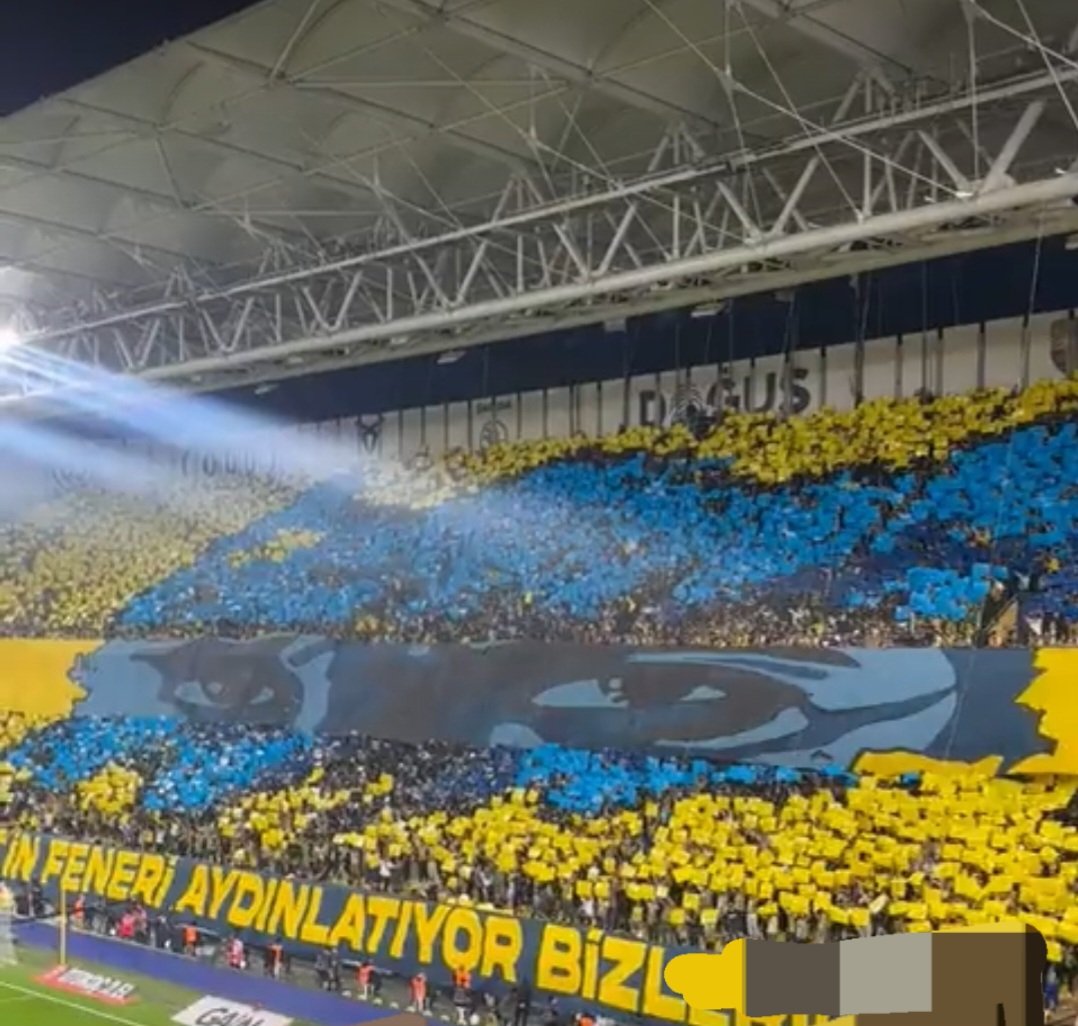 fbbysb's tweet photo. CUMHURİYETİN FENERİ AYDINLATIYOR BİZLERI 💛💙💯🇺🇦🇹🇷💯 https://t.co/e6TgXsBaUU