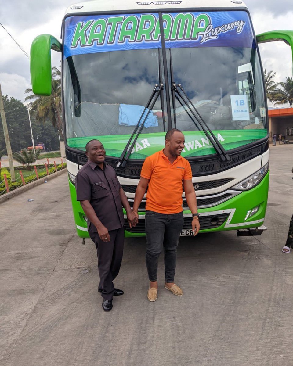 kirigitim's tweet photo. #kinewsy x #katarama x #tanroas
✍️ Ila kusemezana ukweli tu, huyu muhaya hii #Game kaikazia. Nikijaribu kuangalia usajili anaoufanya wa #Vyuma x #Madavoo Binafsi ninaweza kusema ni Usajili mkali kuwahi kutokea.
✍️ Kwanza akimhitaji Dereva lazima amng’oe tu! Chuma zake zote zinasukumwa na madereva makini mnoo!
✍️ Ni dhahiri kabisa kwamba jamaa anaitaka Mwanza. Hataki kucheza na Nyani kabisa. Kwa usajili huu kanda ya ziwa wakurugenzi wawe makini mnoo.
✍️ Mzee akileta chuma 2 nyingine hapa😂😂. Kuna kampuni zitapotena. Nitoshe kusema #Katarama anakuja kwa kasi mnoo! Kama serikali haitaingilia kati suala hili #Madragon yatatupa vitaulo😂😂😂