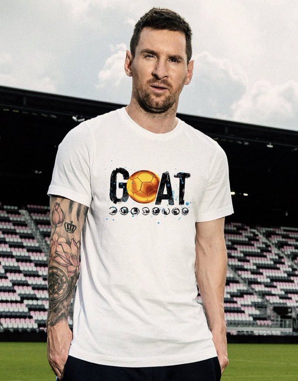 MadridPreeti's tweet image. If Cristano Ronaldo had worn a t-shirt claiming himself as the GOAT, the whole world would be in meltdown right now as how arrogant he is 

But since it&apos;s Messi, it&apos;s humble and cute I guess ? 

The way these 2 are treated so differently for doing the exact same thing is…