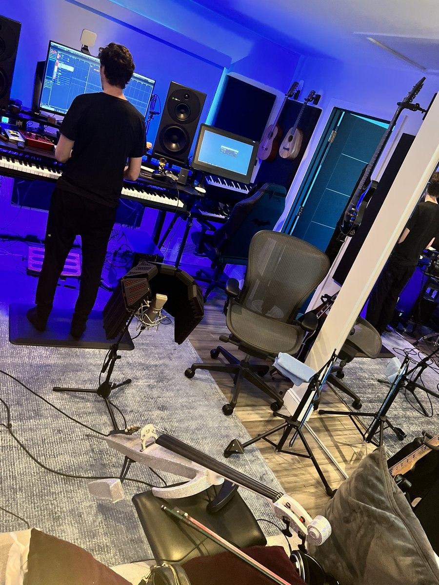 Tinaguo's tweet image. Secret Project BTS: #ElectricCello by @Tinaguo &amp;amp; @SteveMazzaro 🤣