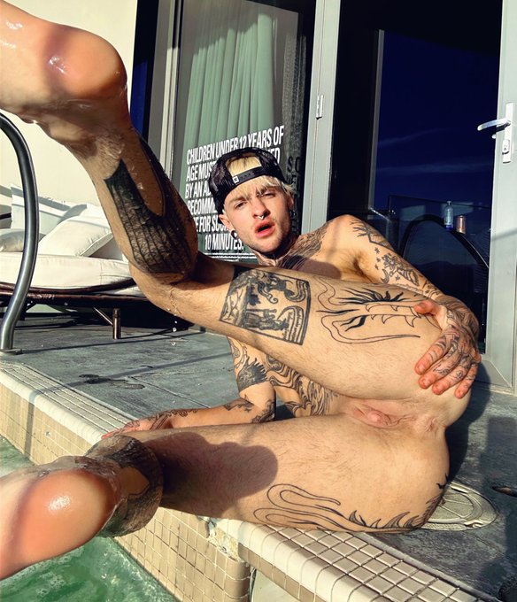 it’s my birthday month & I want some birthday dick ?? https://t.co/v6LvaO5FyZ