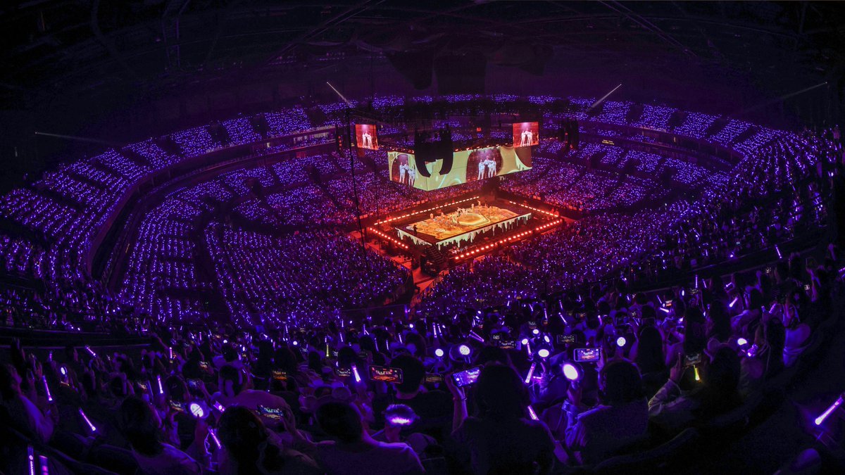 AMLIIGHTING's tweet photo. 2023 GRANDLINE BOUNDLESS Tour in Nanjing, China
The stage is getting hot and spicy!
The crowd is all fired up, it’s electrifying!
Tonight, belongs to Captain 
#LAY_GRANDLINE2023 Anmingli Lighting Q2IP MH760IP lighting products  #MH760IP #movinghead #stagelight #movingheadlight https://t.co/zenIWo4wJS