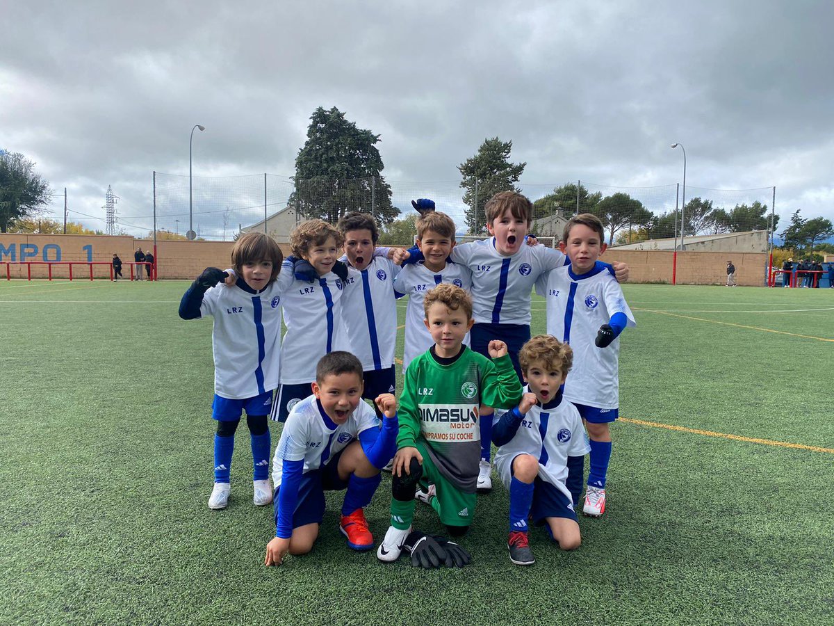 LasRozas_CF's tweet photo. CANTERA| Prebenjamín C 3-0 @cfvillalbaesc

⚽️ Álvaro
⚽️ Adri
⚽️ Luca

Buenas sensaciones del EQUIPO y gran trabajo de todos tanto individual como colectivamente.

#CorazonAzul | 💙
#MetodoLRZ https://t.co/xw1EtVyOlf