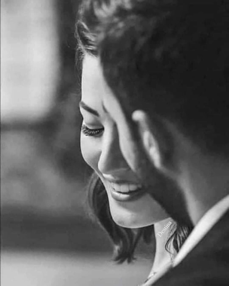 Ah yar,
________Tam unuttum derken,
Tekrar
Yakmayamı geldin....