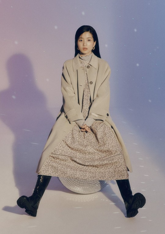 Musasian_fr's tweet photo. L'actrice Kim Tae-ri a récemment publié une image hivernale captivante exprimant une humeur émotionnelle liée à son rêve de l'Aurora dans le cadre de la campagne "MON UNIVERS DU JEUDI". https://t.co/xwfEP4TMG3