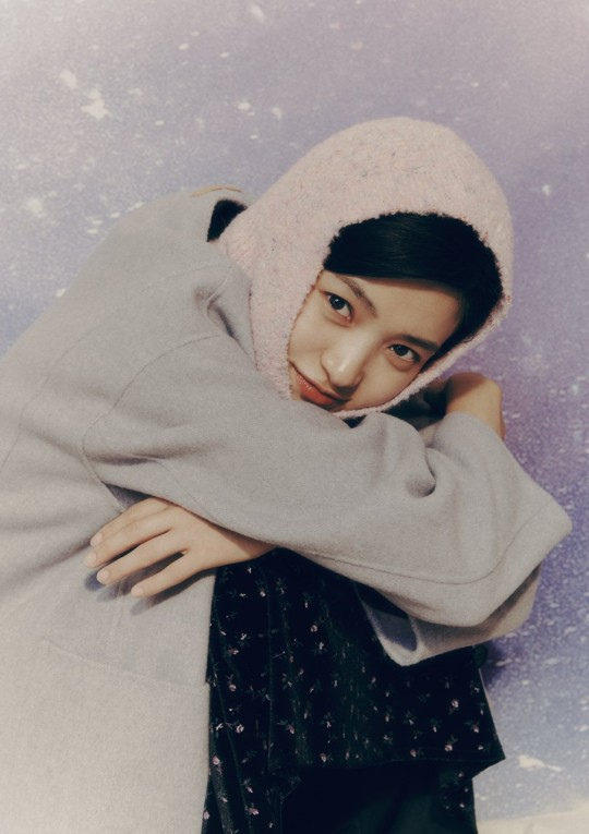 Musasian_fr's tweet photo. L'actrice Kim Tae-ri a récemment publié une image hivernale captivante exprimant une humeur émotionnelle liée à son rêve de l'Aurora dans le cadre de la campagne "MON UNIVERS DU JEUDI". https://t.co/xwfEP4TMG3