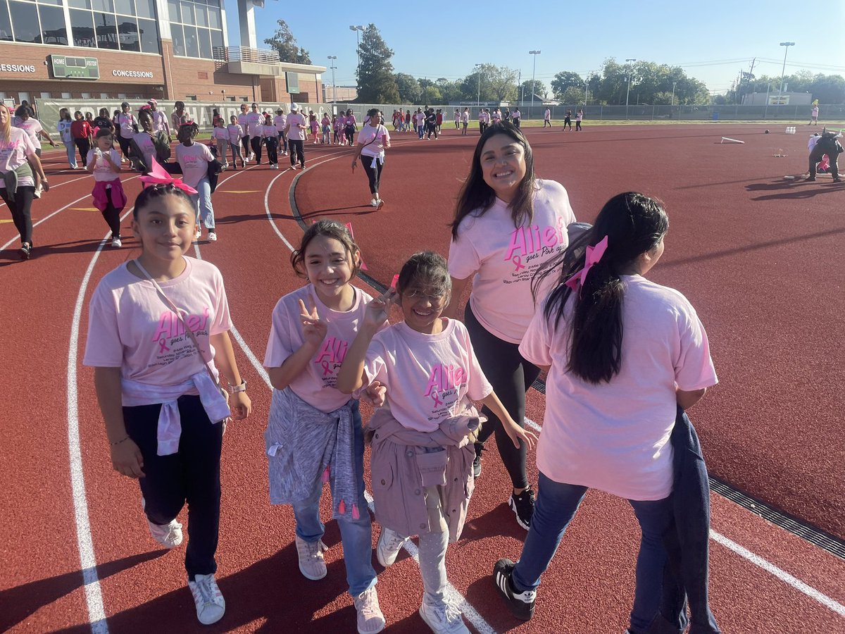 MsMilesSecond's tweet photo. Getting our steps in this morning at the Alief Goes Pink Again Walk. 2 miles completed! @Youens_Gators @AliefISD @MsCaniz https://t.co/h8tX95ObE2