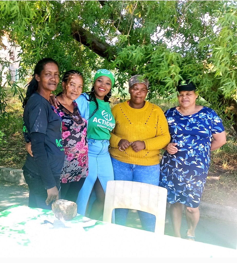 ZintleK_deLange's tweet photo. After a beautiful day's work, we break bread over a lekker Chicken Gatsby. The road to #2024Election doesn't get better than that. Women will have their voices heard because we know that #NoVoteNoChoice and now more than ever OUR voices matter. #LetsRegisterToVote #VoteActionSA https://t.co/Cr2op9Abuj