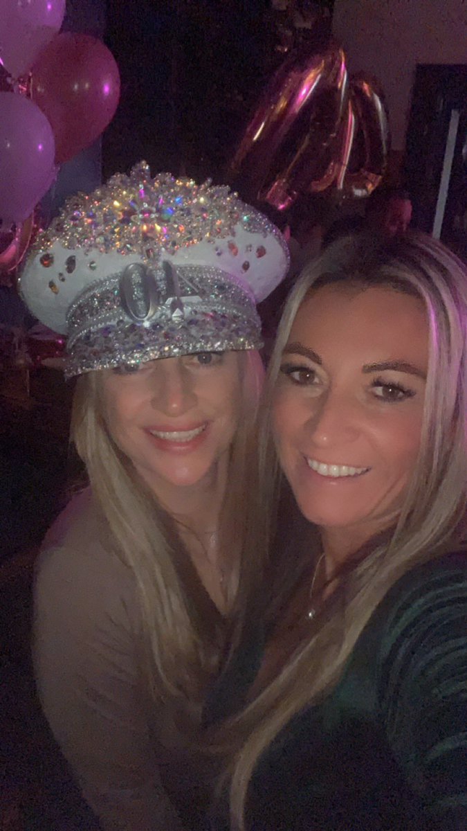 DuffyVicki81's tweet photo. Best night #surprise 🙌🏻🎉🎁🎈40th xxx https://t.co/9MYMeI1ZGx