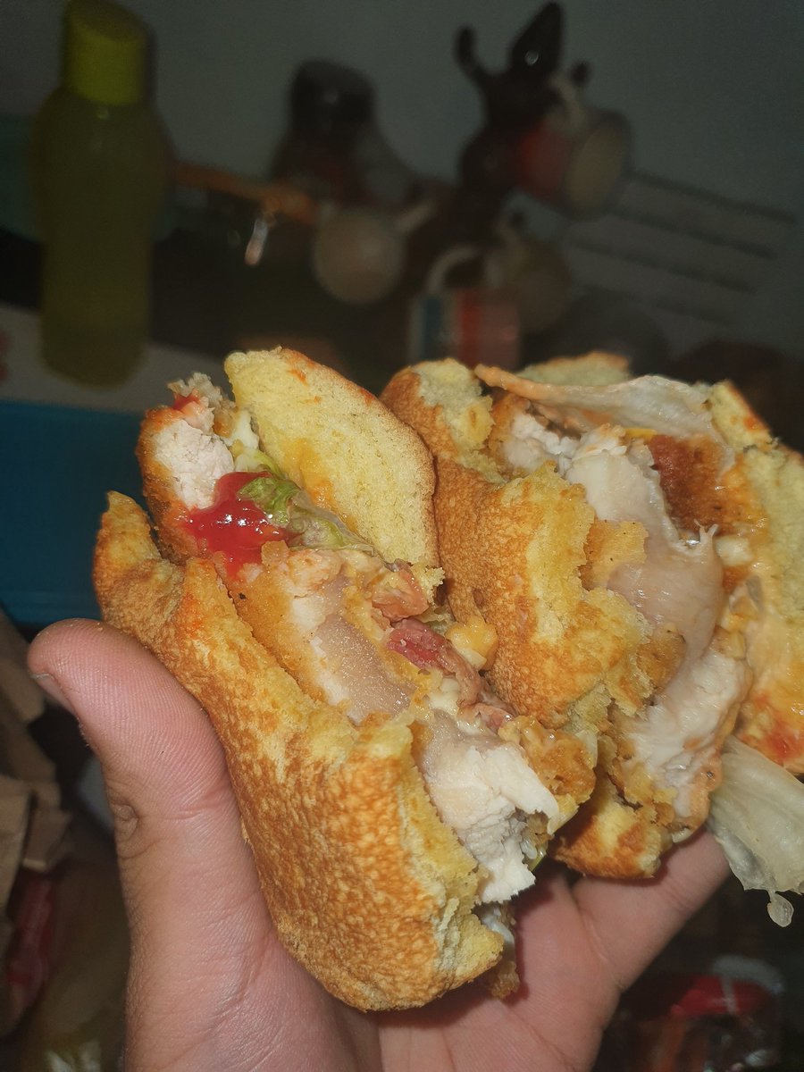 Rivera10096's tweet photo. @BurgerKingMX No recomiendo comprar, salen crudas. https://t.co/lwbyrDUKCK