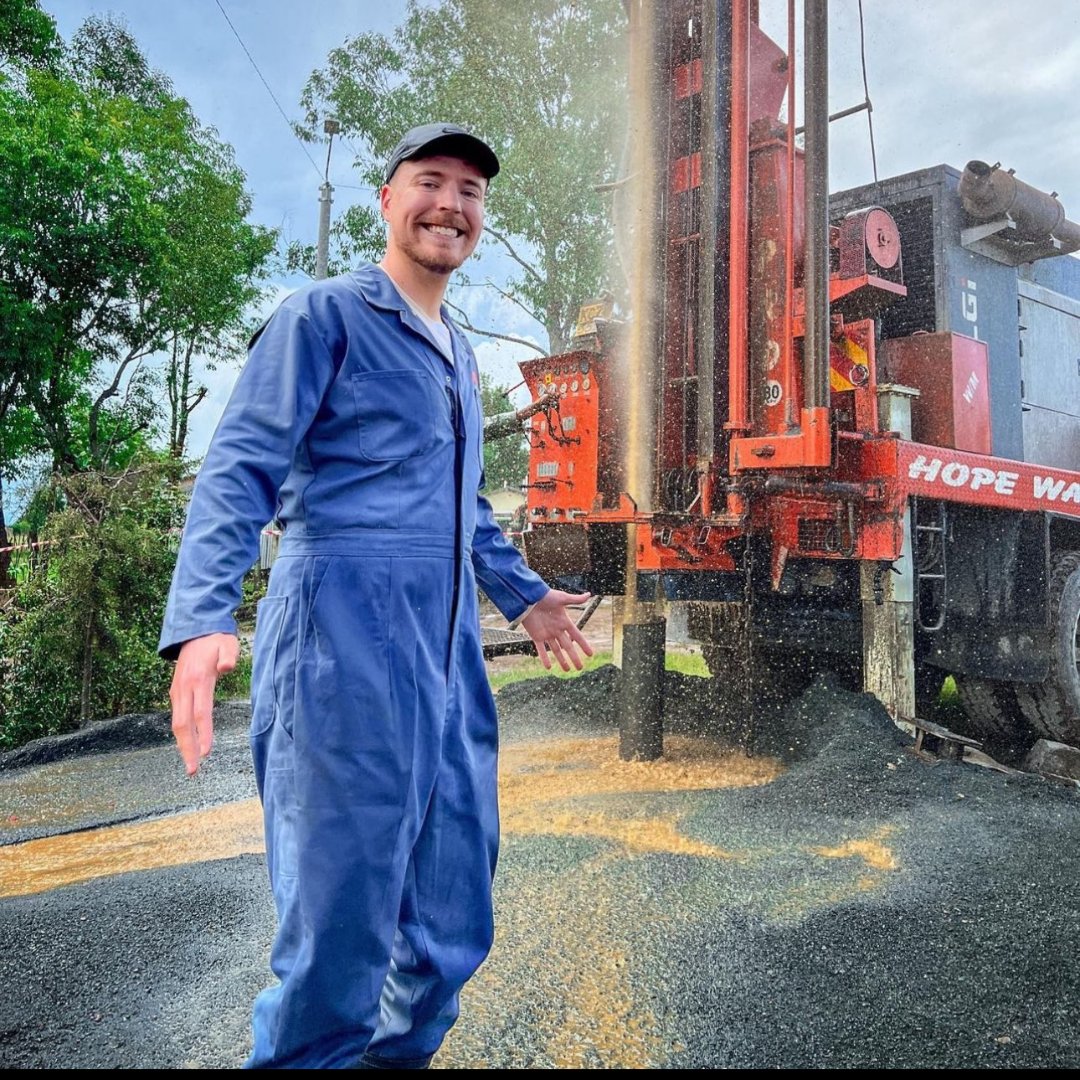 Dillondanice's tweet photo. @MrBeast with his new video go watch now https://t.co/bE3ZtLhbbL