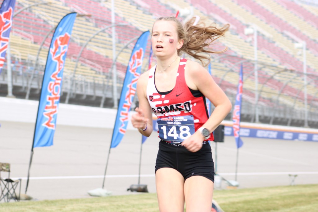 macombdaily's tweet photo. Romeo girls win state cross country championship https://t.co/XWa9bD4IzP https://t.co/cVU536nEWJ