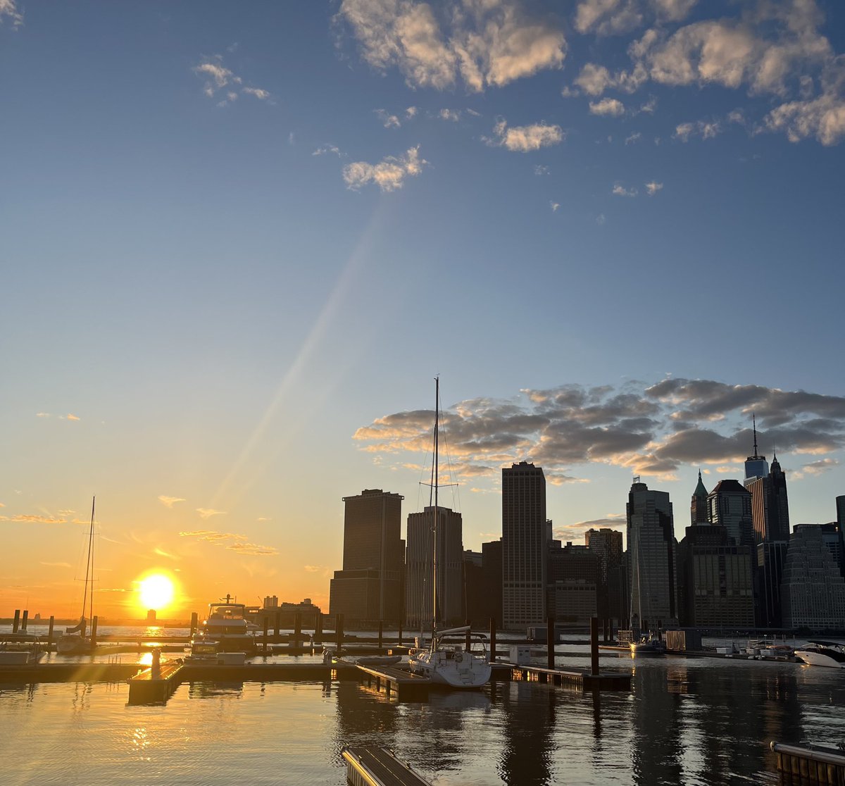 GovKathyHochul's tweet image. The last &quot;late&quot; sunset until spring! Don&apos;t forget to fall back tonight.