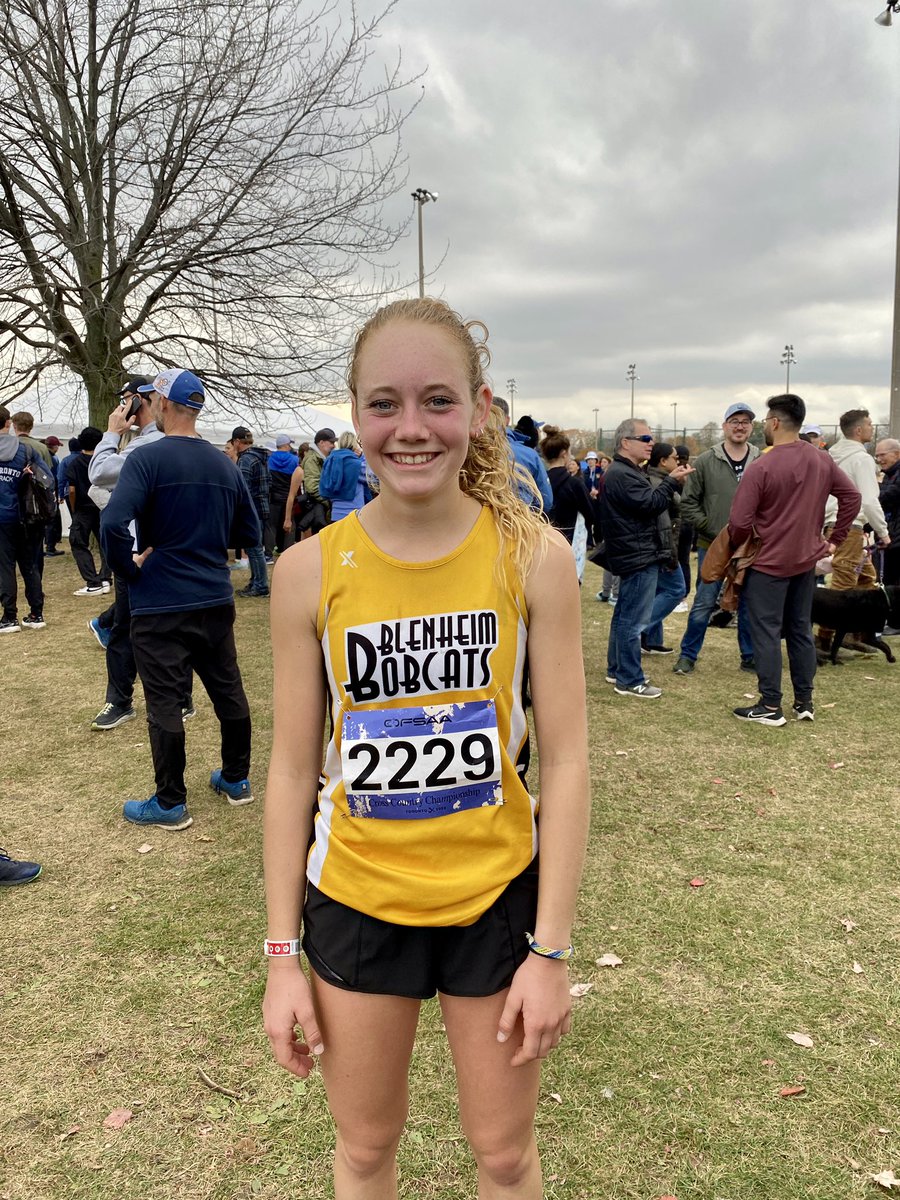 Congratulations to Samantha Stewart who competed at the OFSAA Cross Country Championships today in Etobicoke. She placed 51st of 275 in the Senior Girls 6km race with a time of 23:58. Way to go, Samantha! 👏🏼