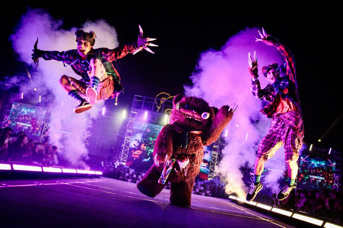dosukoi_tanu's tweet photo. グラマシー ゾンビデダンス 

ハミクマダンサーさん昨日もいい飛びっぷりでした♡

#ホラナイ #ハミクマ #USJファン  #ゾンビデダンス https://t.co/aGODytM3za