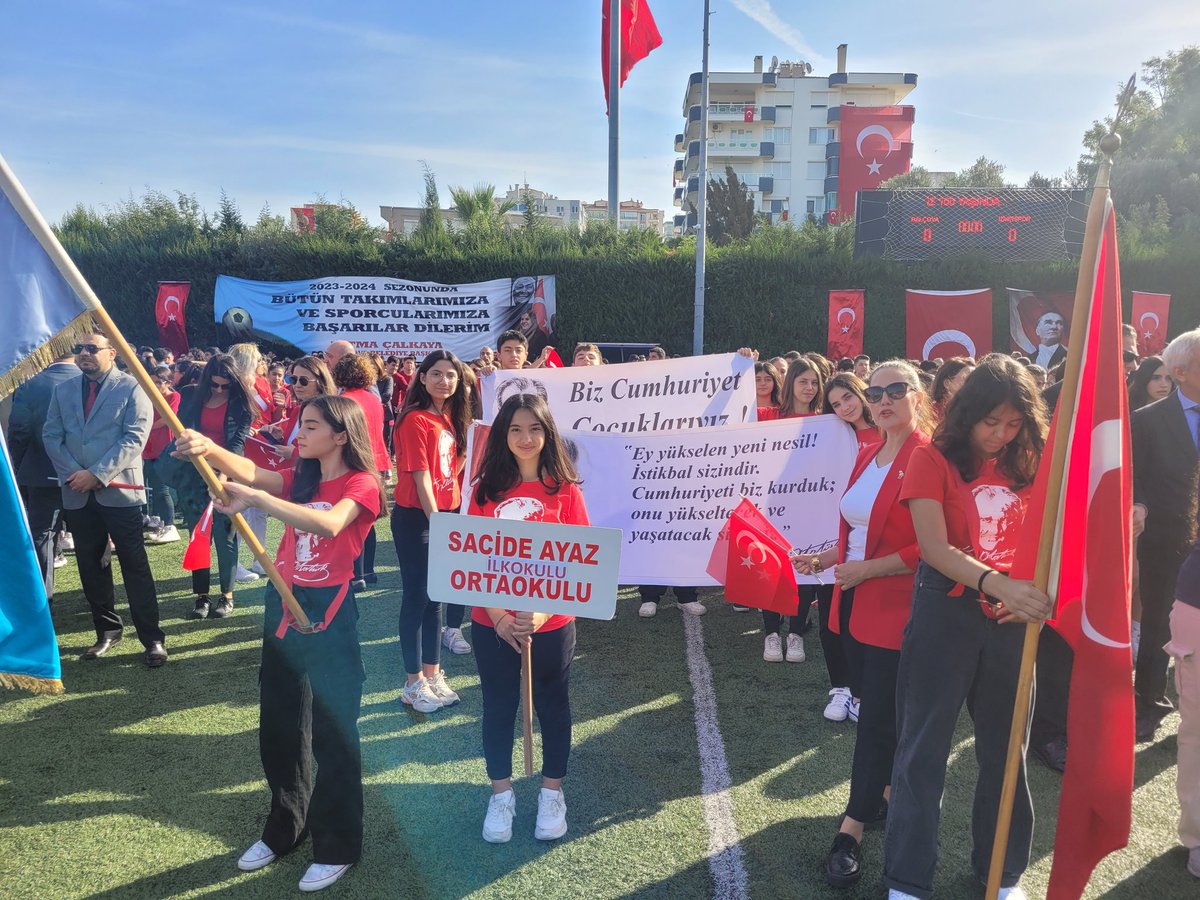 nazantunay's tweet photo. Cumhuriyetin öğretmen ve öğrencileri #Cumhuriyetimizin100YılıKutluOlsun #Atatürk #izmir #Balçova #mustafakemalatatürk @AyazSacide https://t.co/TqN1Y9W4Cr