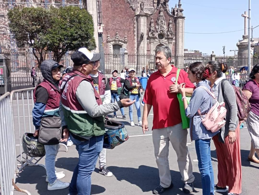 GobiernoTlahuac's tweet photo. Hoy sáb. #04DeNov nos vemos en el Gran Desfile de #DíaDeMuertos 💀🎃🧟♂️🧛♂️del Bosque de #Chapultepec al #ZócaloCDMX . Este equipo de @GobiernoTlahuac, del @GobCDMX, orienta la seguridad de l@s asistentes, con distintas dependencias, pora tu sana convivencia y diversión #EnComunidad https://t.co/wAkBulhQqI