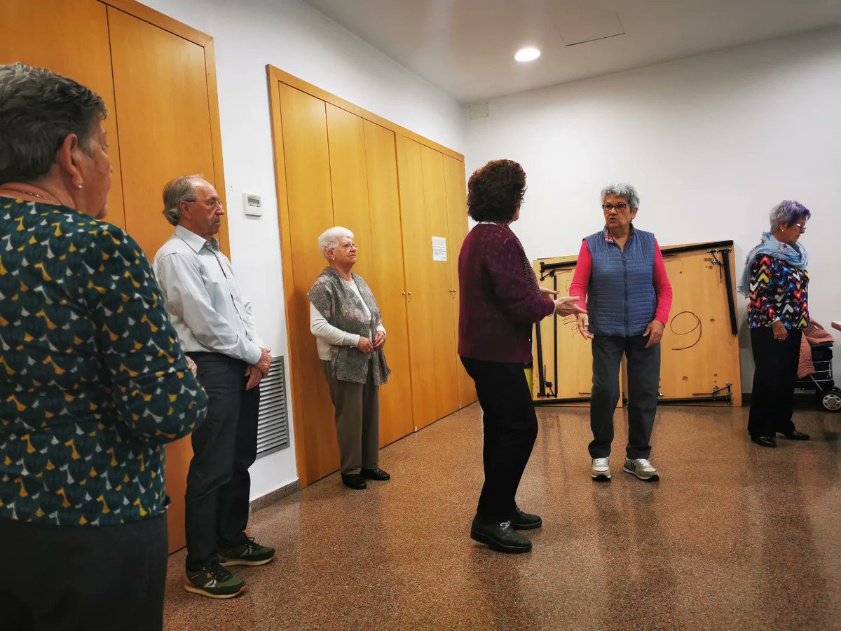 PadillaPascual's tweet photo. AMALGAMA MUSICAL - CALAIX DE SASTRE.

Amb molta alegria i procurant fer bona feina estem assajant a bon ritme Els Pastorets, diriguits pel nostre company Joan Lorenzo de Calaix de Sastre.
Els presentarem el dia 17 de Desembre al Casal Municipal de la Gent Gran. https://t.co/n8y1mceNsP