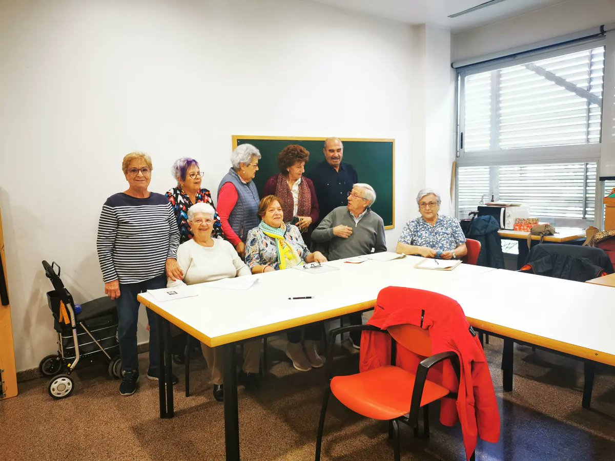 PadillaPascual's tweet photo. AMALGAMA MUSICAL - CALAIX DE SASTRE.

Amb molta alegria i procurant fer bona feina estem assajant a bon ritme Els Pastorets, diriguits pel nostre company Joan Lorenzo de Calaix de Sastre.
Els presentarem el dia 17 de Desembre al Casal Municipal de la Gent Gran. https://t.co/n8y1mceNsP