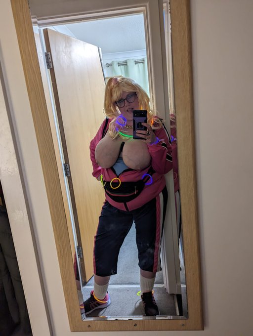 Girly weekend at Butlins Noughties Weekend. Its fancy dress tonight! Thought I would give you all a peek<a href="/tag/bbw"class="tags"><span>#bbw</span></a><a href="/tag/blowjobqueen"class="tags"><span>#blowjobqueen</span></a><a href="/tag/38hhtits"class="tags"><span>#38hhtits</span></a><a href="/tag/size18"class="tags"><span>#size18</span></a>