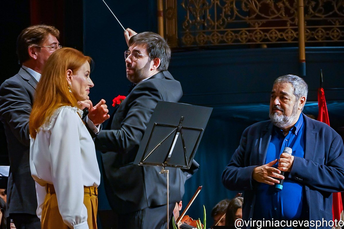 VirCuevas79's tweet photo. 20 Aniversario de la @JOSValladolid de la mano de su director @MonsalveErnesto con una madrina de honor de lujo @LomanaGloria en el @TEATROZORRILLA
Enhorabuena!
 Por otros 20 años más!
#josva 
#20josva https://t.co/Ty0h7cGT9n