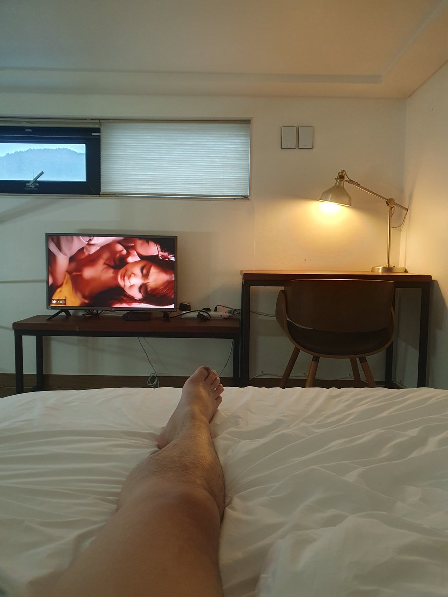 2Pjmgs6fjtdMsoN's tweet image. 이좋은모텔에서 혼자뭐하는지..티비는왜또 성인방송인지..ㅋ