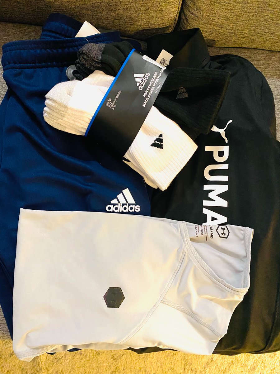 Am I the only one who can't resist buying some gym gear from time to time?😅😛🏋🏻‍♂️👟