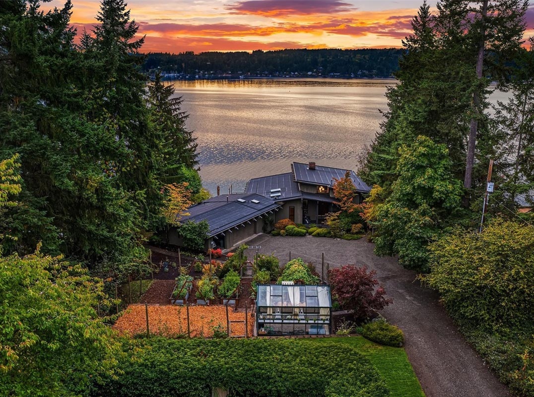 Vashon Island Contemporary Waterfront Look-Out
luxuryhomemagazine.com/seattle/76466
LHM | Seattle, Puget Sound Region
Presented by Nicole Donnelly Martin | Vashon Island Sotheby's 
#luxuryhomemagazine #luxuryhomes #luxuryliving #luxuryrealestate #luxuryhomerealtors #seattleluxuryrealestate