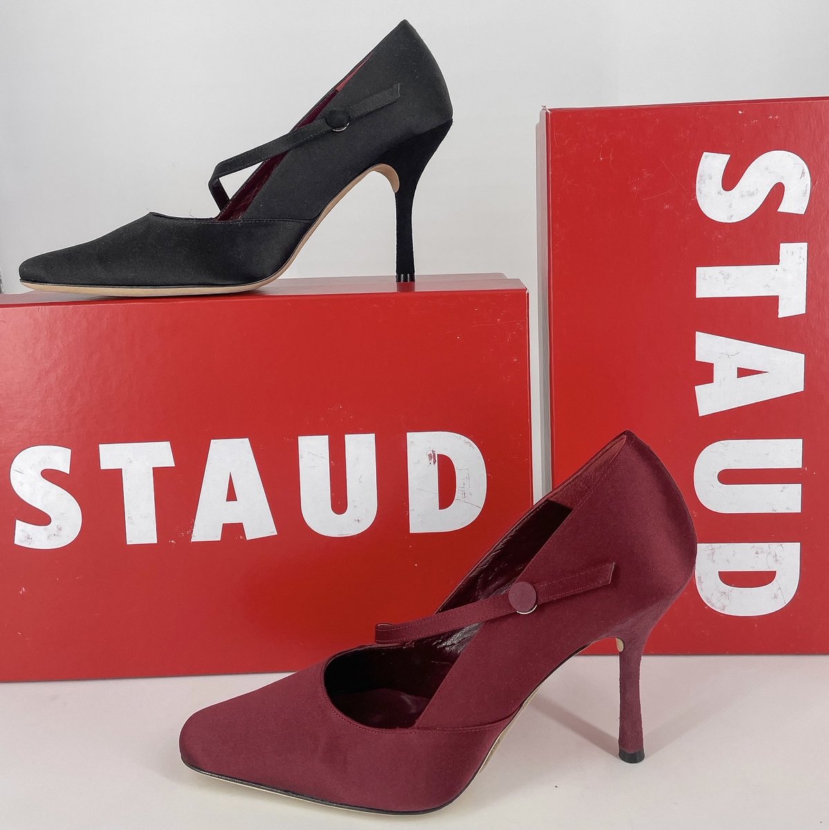 ClotheshorseA's tweet image. STAUD👠

Fun fashion fact! Did you know that the co-founder of STAUD, Sarah Staudinger, is the former Fashion Director of Reformation?😍
.
.
.
.
.
#staud #staudshoes #staudheels #staudfashion #staudinger #newarrivals #contemporary #contemporaryfashion #contemporaryfashiondesigner