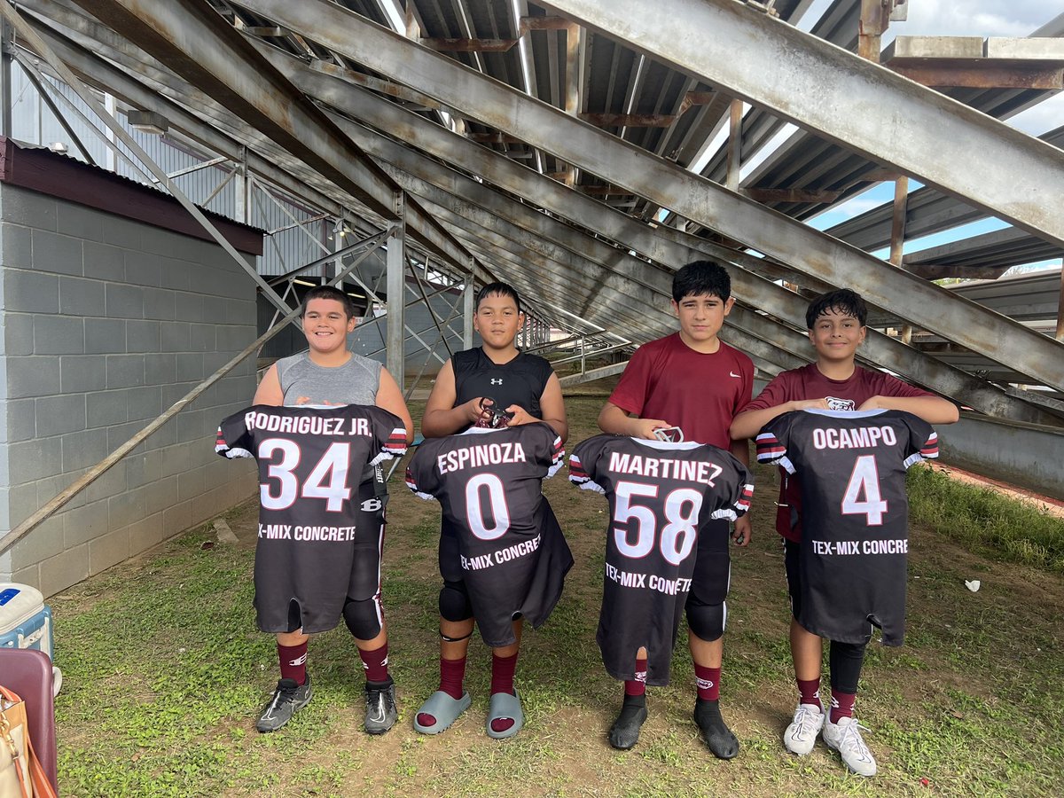 VictorE85639184's tweet photo. Great win today secured playoff spot🐻#BastropBears #BYFO https://t.co/umSeegj3YU